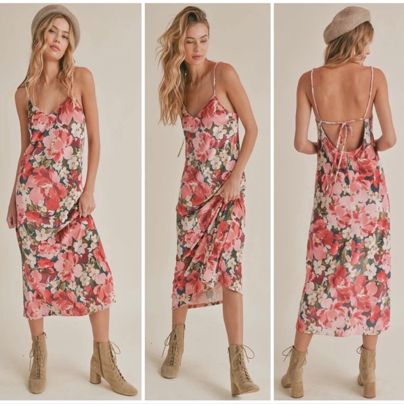 💐 Sadie & Sage, Enchanted Garden Floral Velvet Midi Dress - Picture 1 of 16